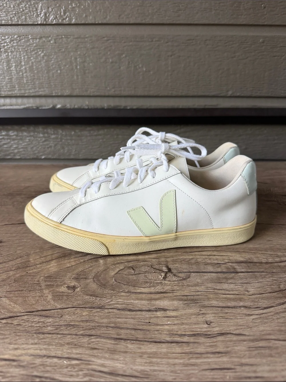 Veja pre owned